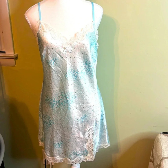Victoria’s Secret ‘I Do’ polka dot blue white side slit lace satin mini dress - Picture 1 of 15